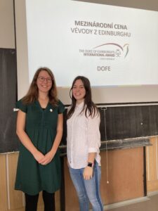 Veronika (vlevo) a Sandra