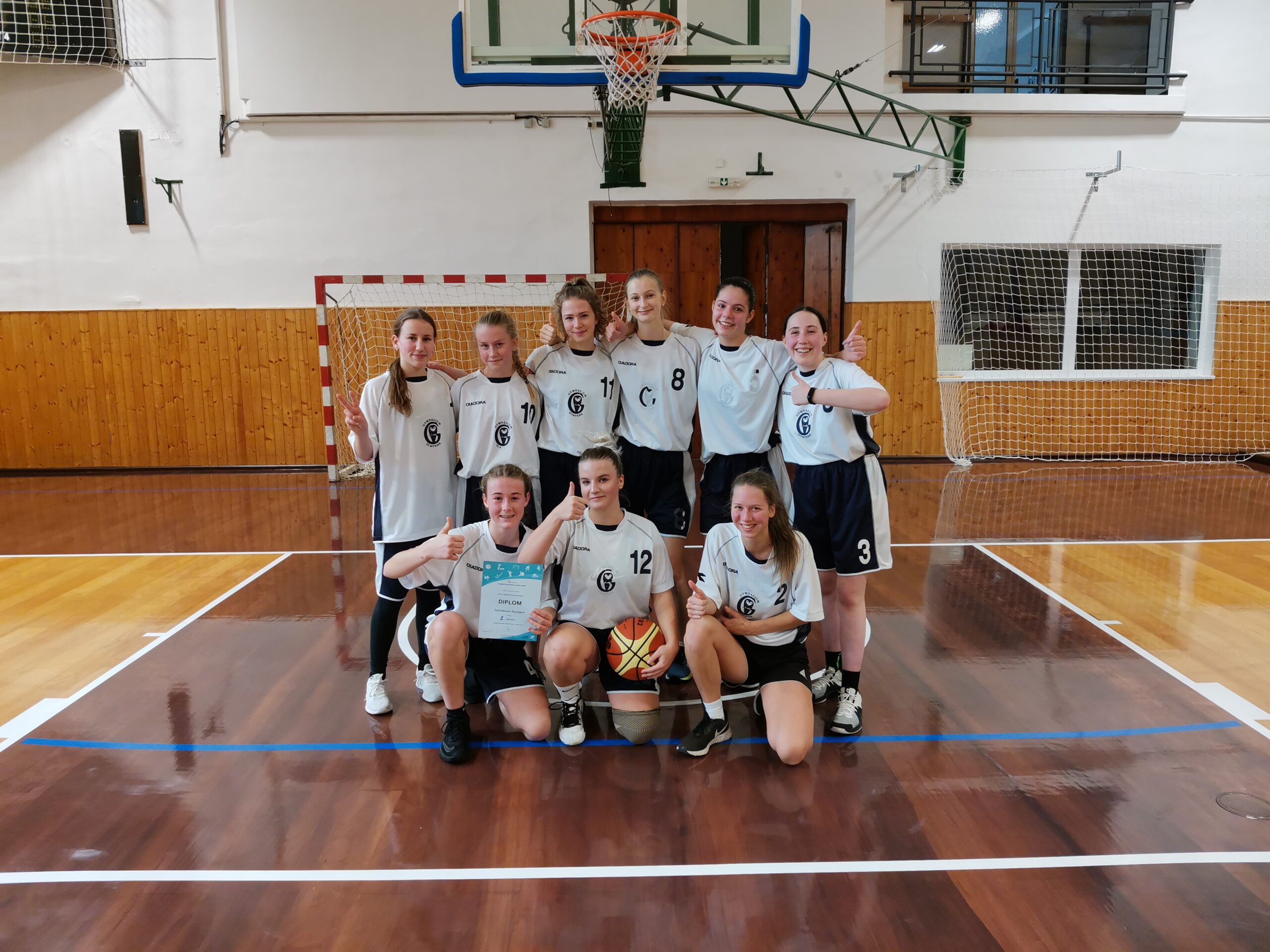 Stříbro z krajského kola v basketbalu