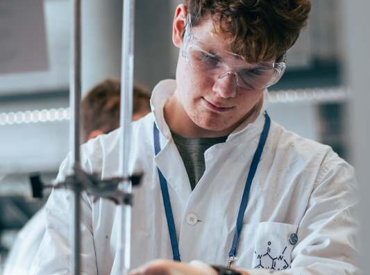 Výborný úspěch Pavla Ščučky v celostátním kole Chemické olympiády